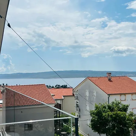 Avis Apartment
