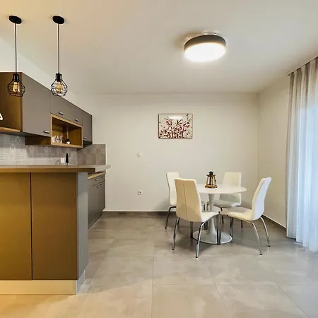 Apartment Avis Selce