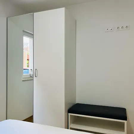 Avis Apartment