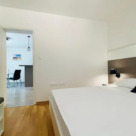 Apartament Avis *