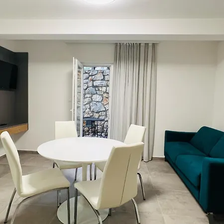 Apartament Avis